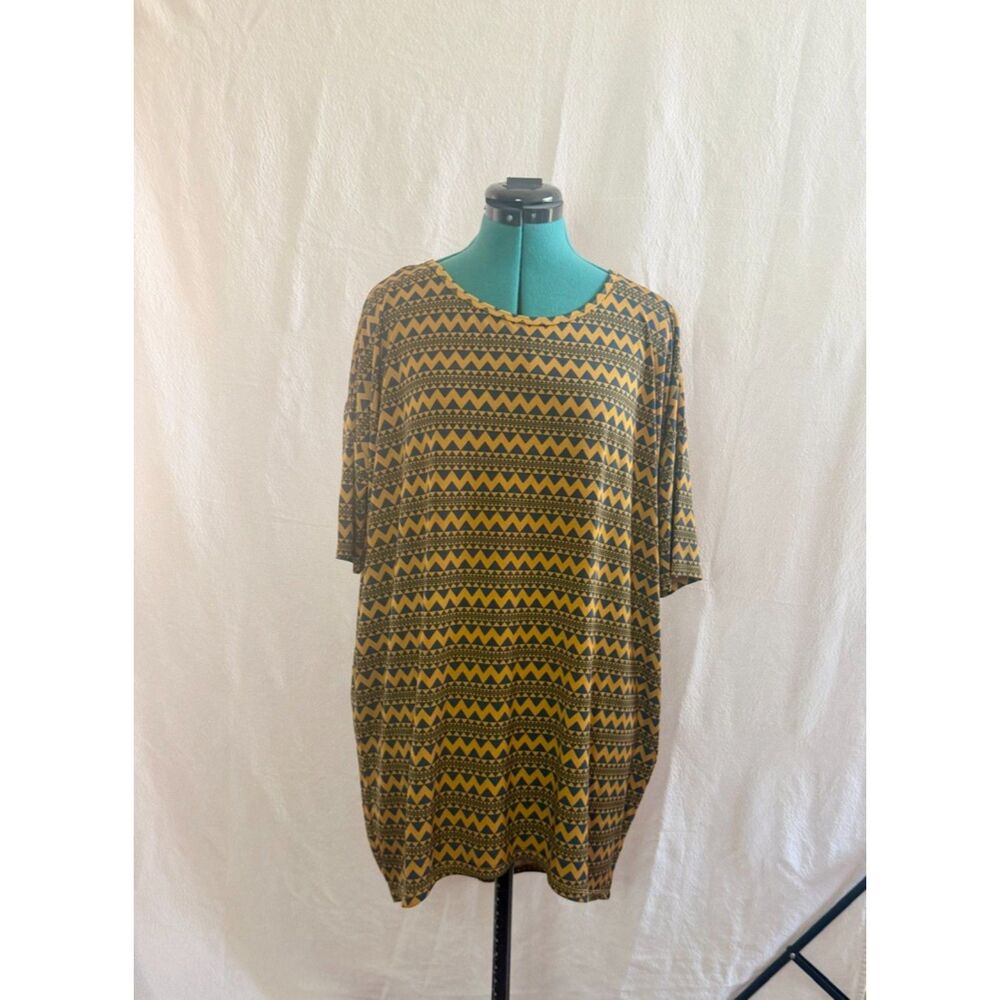 NWT Lularoe Irma tunic size medium. Brand new with tags.